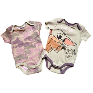 STAR WARS 2 Yoda onsies. Size 3-6 months. Both 9 or 5ea. EXCELLENT CONDITION!